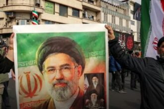 Mojtaba Khamenei Bersembunyi, Komunikasi Terbatas Kurir