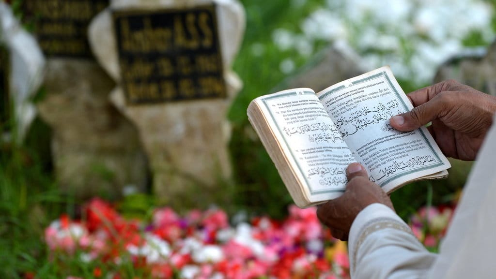 Panduan Lengkap Bacaan Doa Tahlil dan Hadorot untuk Ziarah Kubur