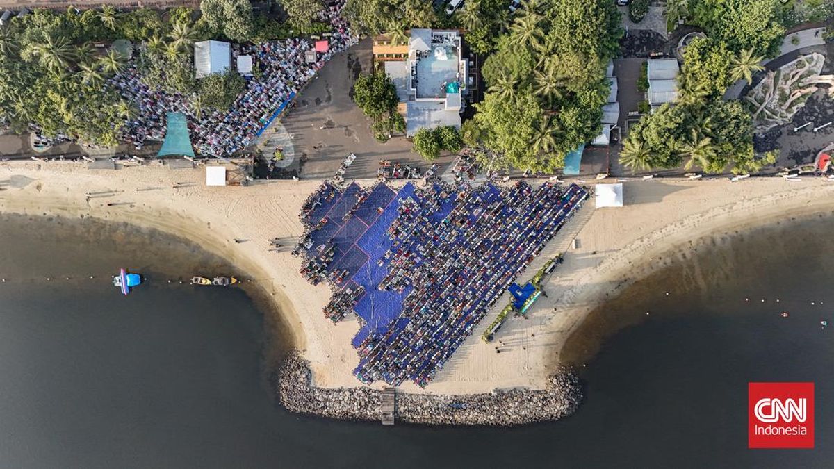 Pelaksanaan Salat Iduladha di Pantai Ancol Berlangsung Khidmat