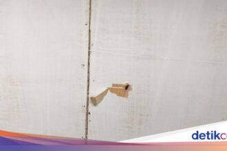 Pemilik Rumah di Ciracas Terkejut Temukan Peluru Nyasar Masih Panas