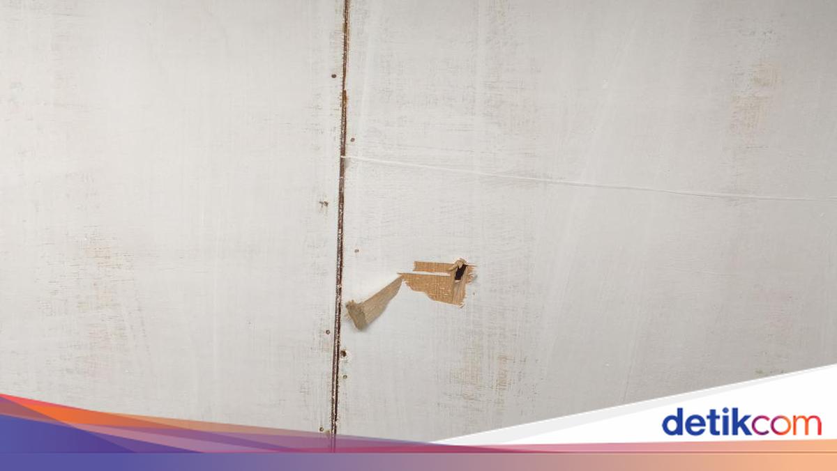 Pemilik Rumah di Ciracas Terkejut Temukan Peluru Nyasar Masih Panas