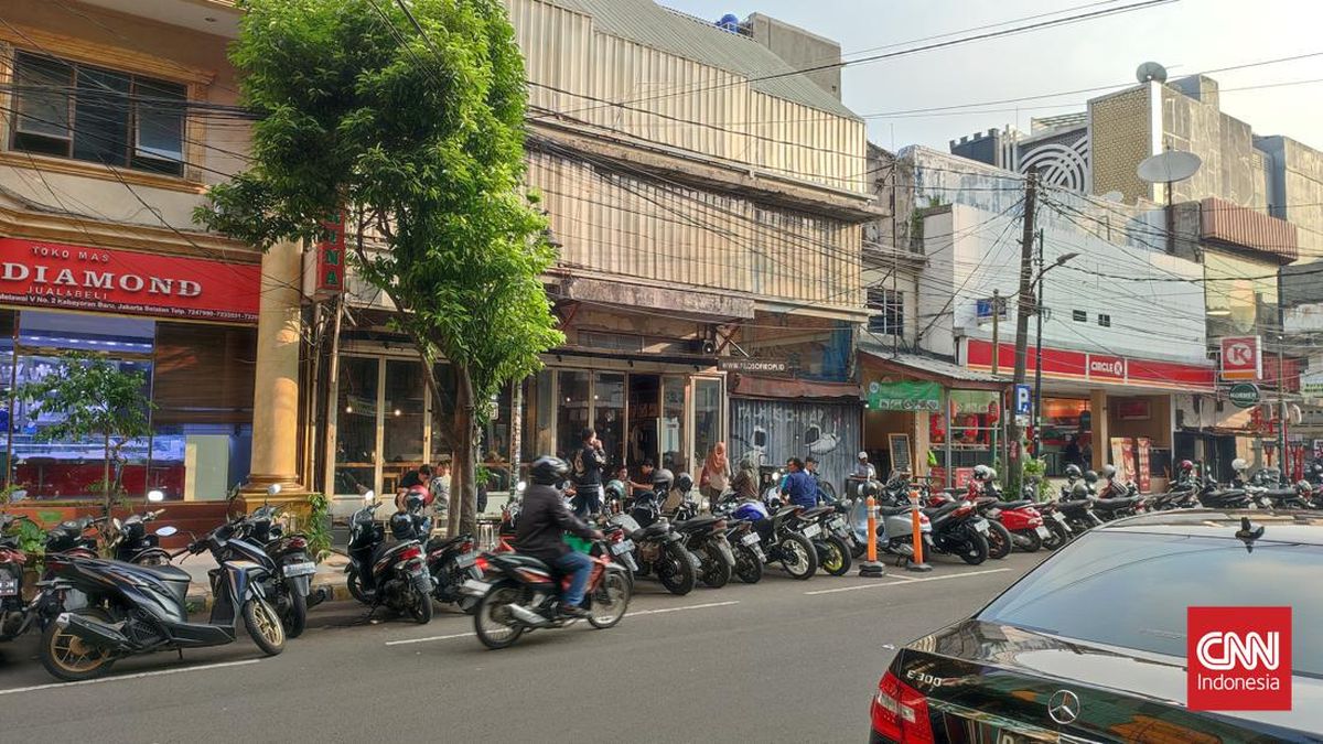 Pemprov DKI Tertibkan Parkir Liar di Blok M, 13 Juru Diamankan