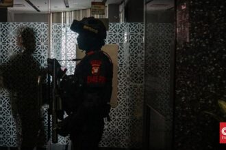 Penggerebekan Sindikat Judol di Hayam Wuruk Jakarta Barat