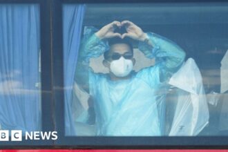 Penumpang Terakhir Tinggalkan Kapal Pesiar Terinfeksi Virus dengan Tiga Kasus Baru
