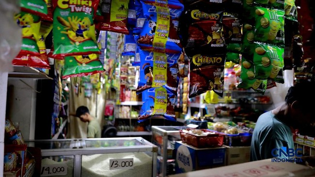 Penurunan Daya Beli Ancam Kelangsungan Warung Kecil
