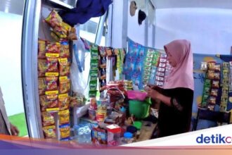 Penyintas Bencana Aceh Bangkit dengan Usaha Jajanan di Huntara