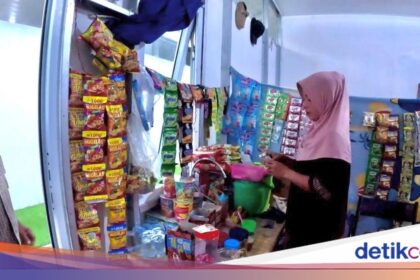 Penyintas Bencana Aceh Bangkit dengan Usaha Jajanan di Huntara