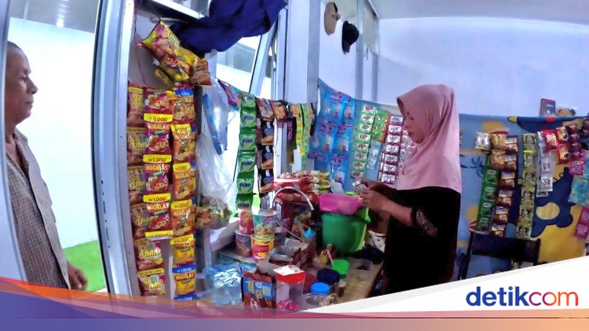 Penyintas Bencana Aceh Bangkit dengan Usaha Jajanan di Huntara