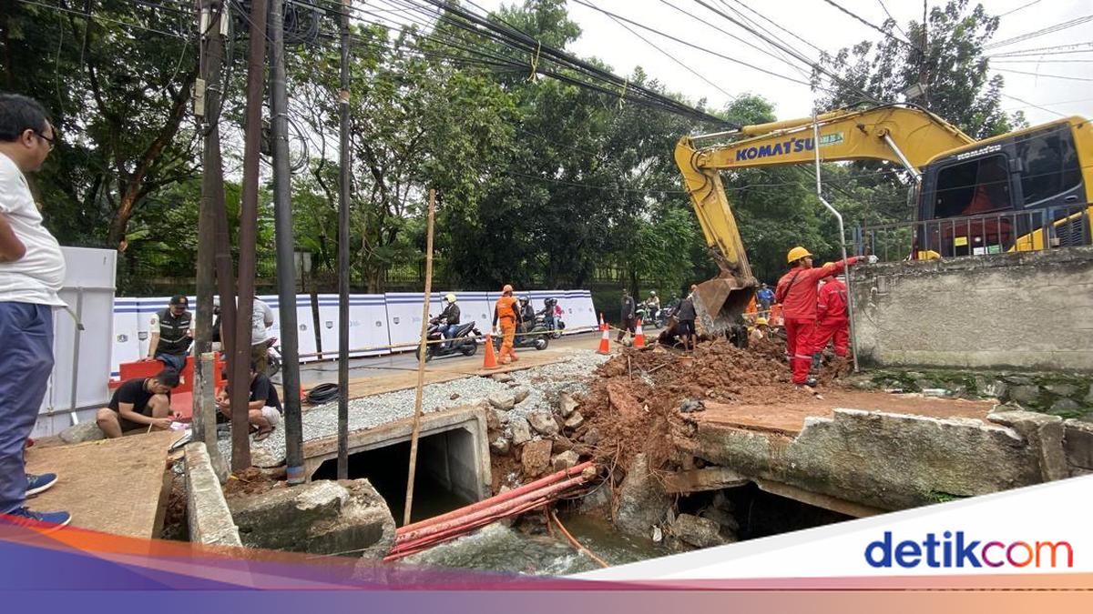 Perbaikan Jalan Amblas Lenteng Agung Dikebut, Gorong-Gorong Terpasang