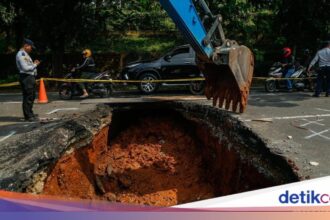 Perbaikan Jalan Amblas di Lenteng Agung Ditarget Selesai dalam Dua Pekan