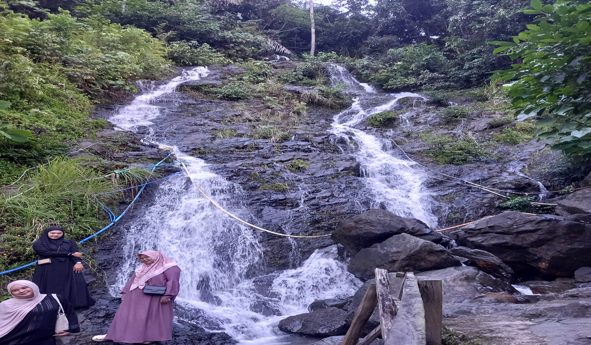 Pesona Air Terjun Gunung Rambutan di Trans Kalimantan