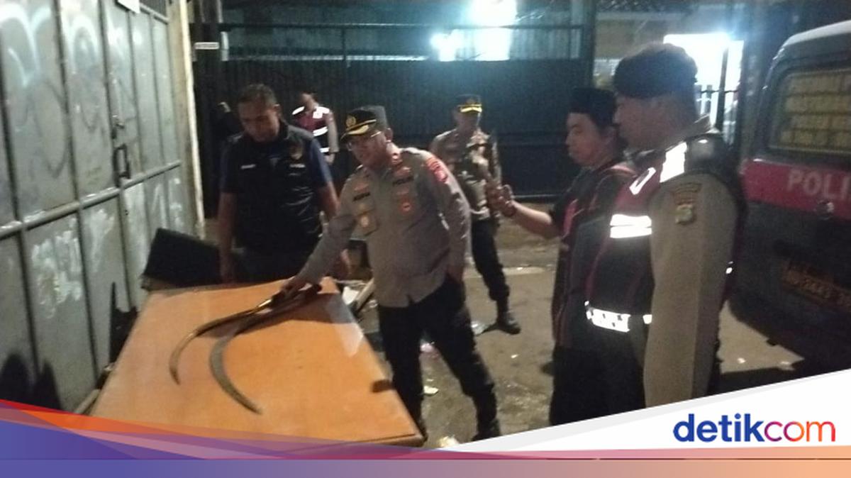 Polisi Bubarkan Remaja di Jakbar, Sita Celurit dan Sinte