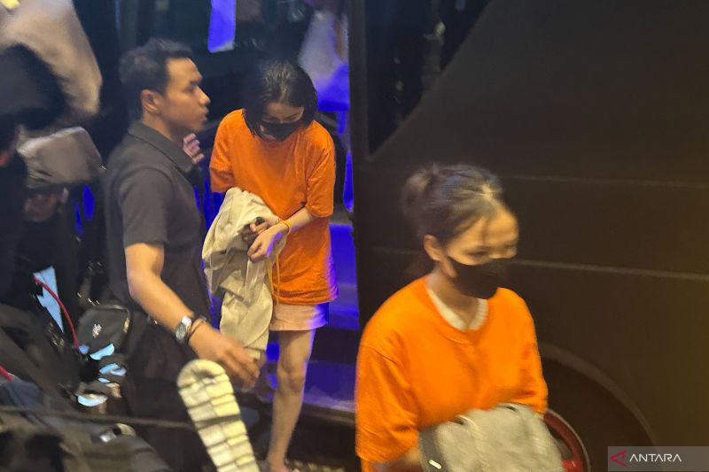 Polri Serahkan 320 Tersangka WNA Judi Online ke Imigrasi