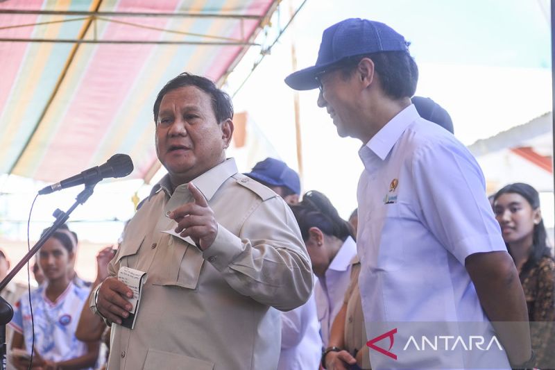 Prabowo Berikan Kapal 15 GT kepada Nelayan Miangas