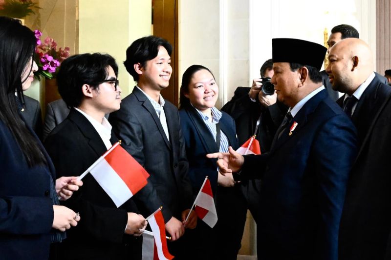 Prabowo Disambut Hangat Diaspora Indonesia di Paris