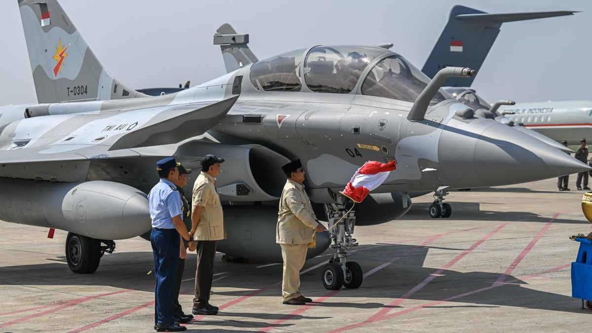 Prabowo Serahkan Alutsista Baru ke TNI: Pesawat Tempur hingga Rudal