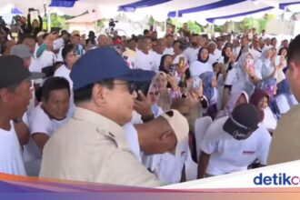 Prabowo Singkirkan Paspampres saat Sapa Warga di Gorontalo