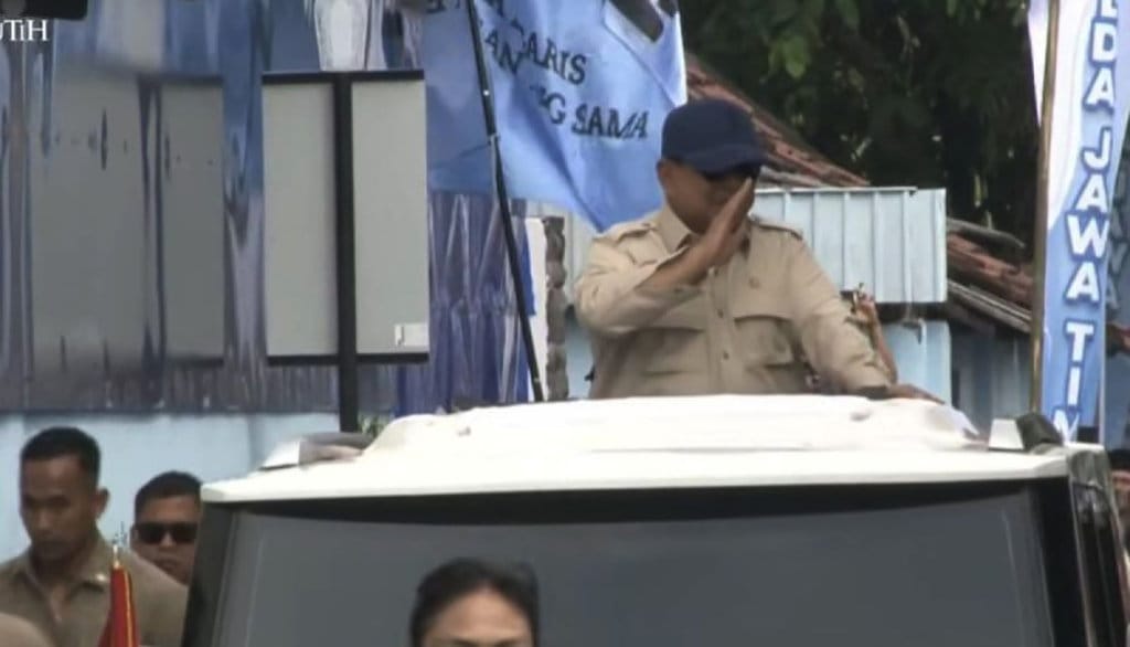 Prabowo Subianto Bergurau dengan Menteri LH dalam Peresmian Museum Marsinah