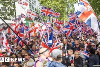 Puluhan Ribu Orang Hadir di London untuk Protes Rival