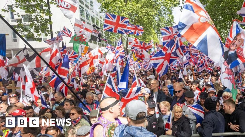 Puluhan Ribu Orang Hadir di London untuk Protes Rival