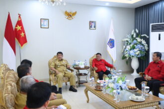 Yulius Selvanus gaungkan semangat “baku tongka” saat terima DPD PDI Perjuangan Sulut