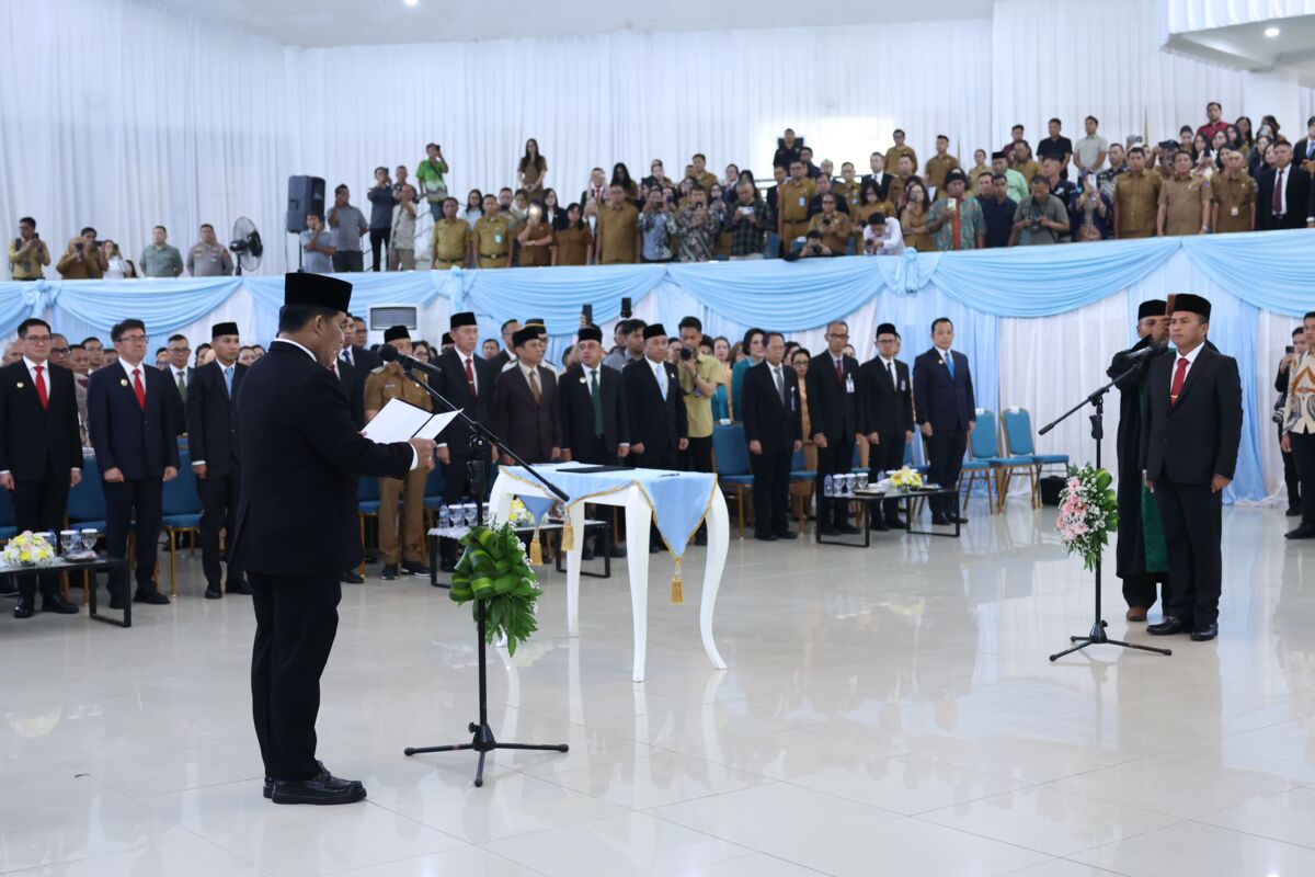 Tahlis Gallang resmi dilantik jadi Sekda Sulut, Yulius Selvanus sebut “Panglima Birokrasi”