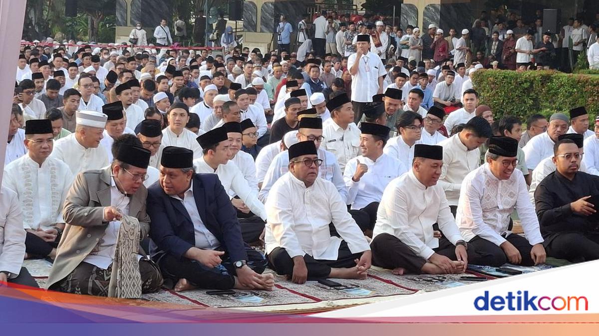 Rano Karno Laksanakan Salat Idul Adha di Balai Kota Jakarta