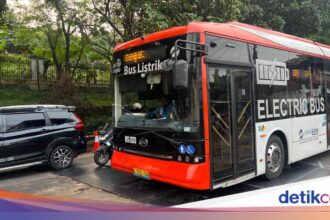 Rute Transjakarta Kembali Normal Usai Perbaikan Jalan Amblas di Lenteng Agung