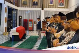 Ryamizard Ryacudu Disalatkan di Rumah Duka Cikeas