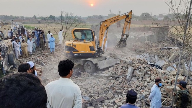 Serangan Bom Mobil dan Penembakan di Pakistan: 14 Aparat Tewas