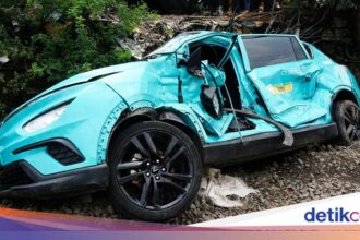 Sopir Taksi Green SM Jadi Tersangka Kecelakaan KRL di Bekasi