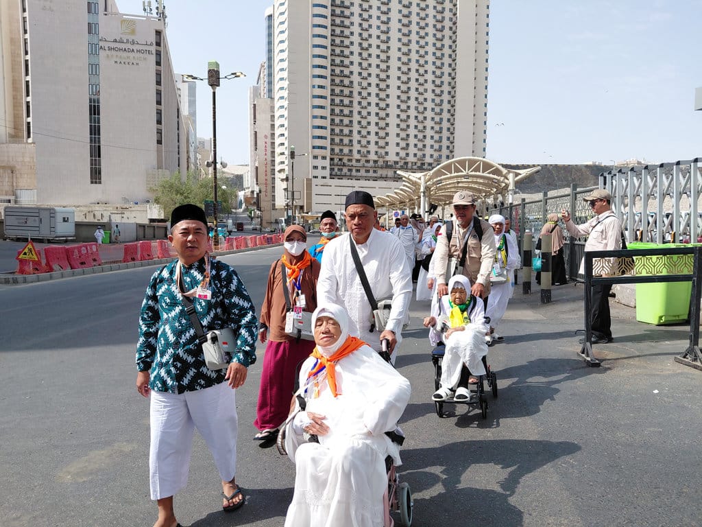 Strategi Jemaah Haji Indonesia Menghadapi Cuaca Ekstrem di Makkah