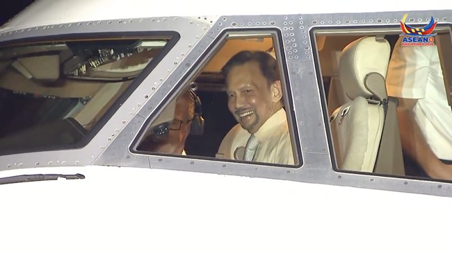 Sultan Brunei Kemudikan Boeing 747 ke KTT ASEAN 2026