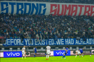 Suporter Bobotoh Membanjiri Latihan Persib di Stadion GBLA