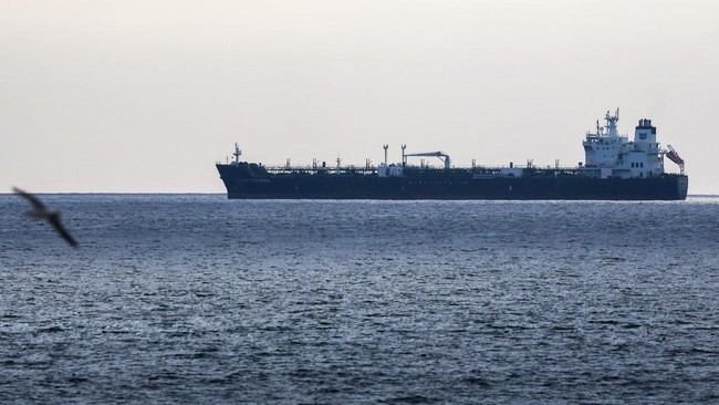 Tanker Iran Tembus Blokade AS, Terdeteksi di Selat Lombok