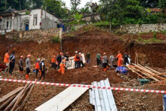 Tebing Longsor di Bogor Akibatkan Masjid Nurul Hikmah Ambruk