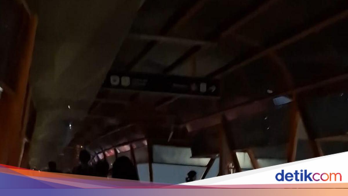 Transjakarta Minta Maaf atas Lampu Skywalk Kebayoran yang Padam