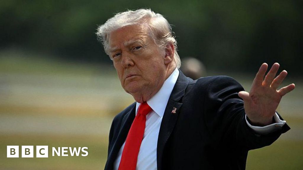 Trump: AS Bantu Kapal Terjebak di Selat Hormuz