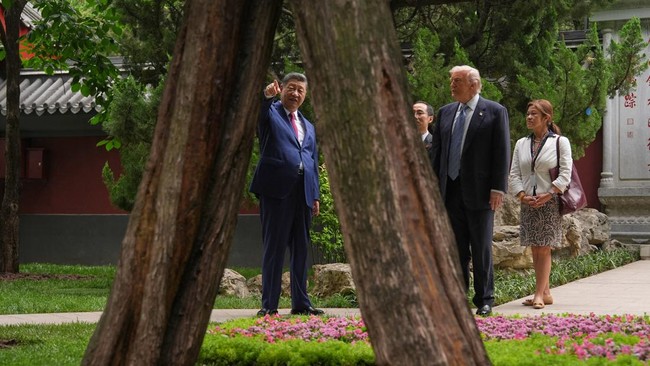 Trump Tinggalkan Barang Pemberian China Usai Kunjungan