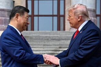 Trump dan Xi Bersalaman di Tengah Ketegangan Geopolitik