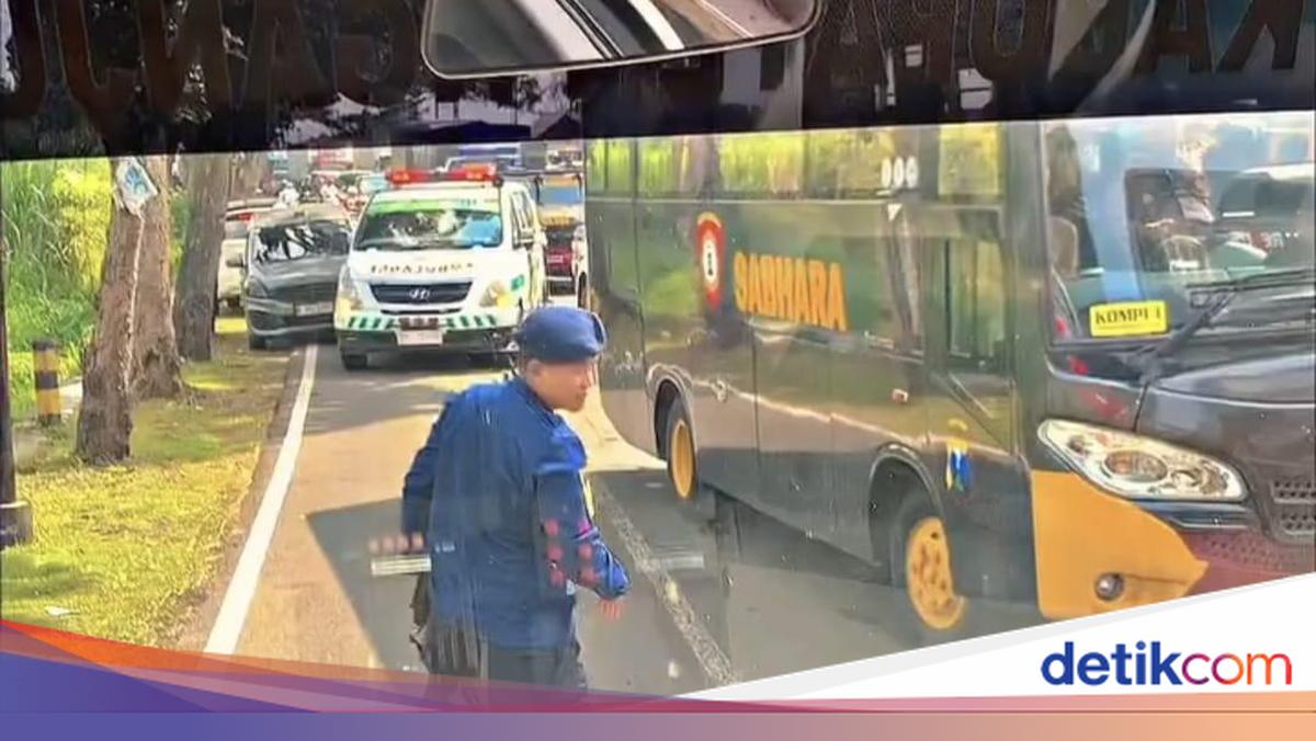 Video Viral: Mobil Presiden Prioritaskan Ambulans di Nganjuk