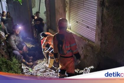 Wanita Tewas Tertimpa Tebing Longsor di Bogor