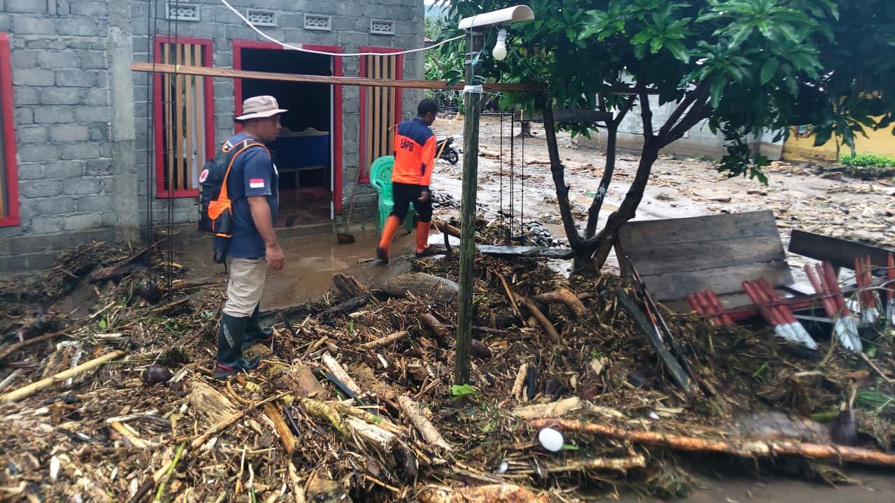 Pascabanjir bandang di Bolmong, warga butuh makanan hingga perlengkapan tidur 8 Pascabanjir bandang di Bolmong, warga butuh makanan hingga perlengkapan tidur