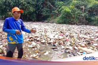 15 Ton Sampah Diangkut dari Sungai Cibanten di Serang