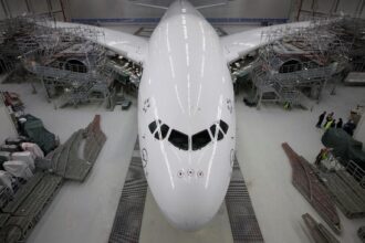 Airbus Menginspeksi Retakan Sayap Pesawat A380 Emirates dan Qantas