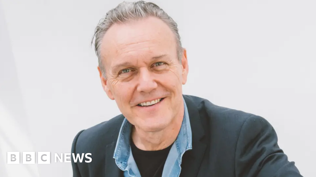 Aktor Inggris Anthony Head Meninggal Dunia pada Usia 72 Tahun