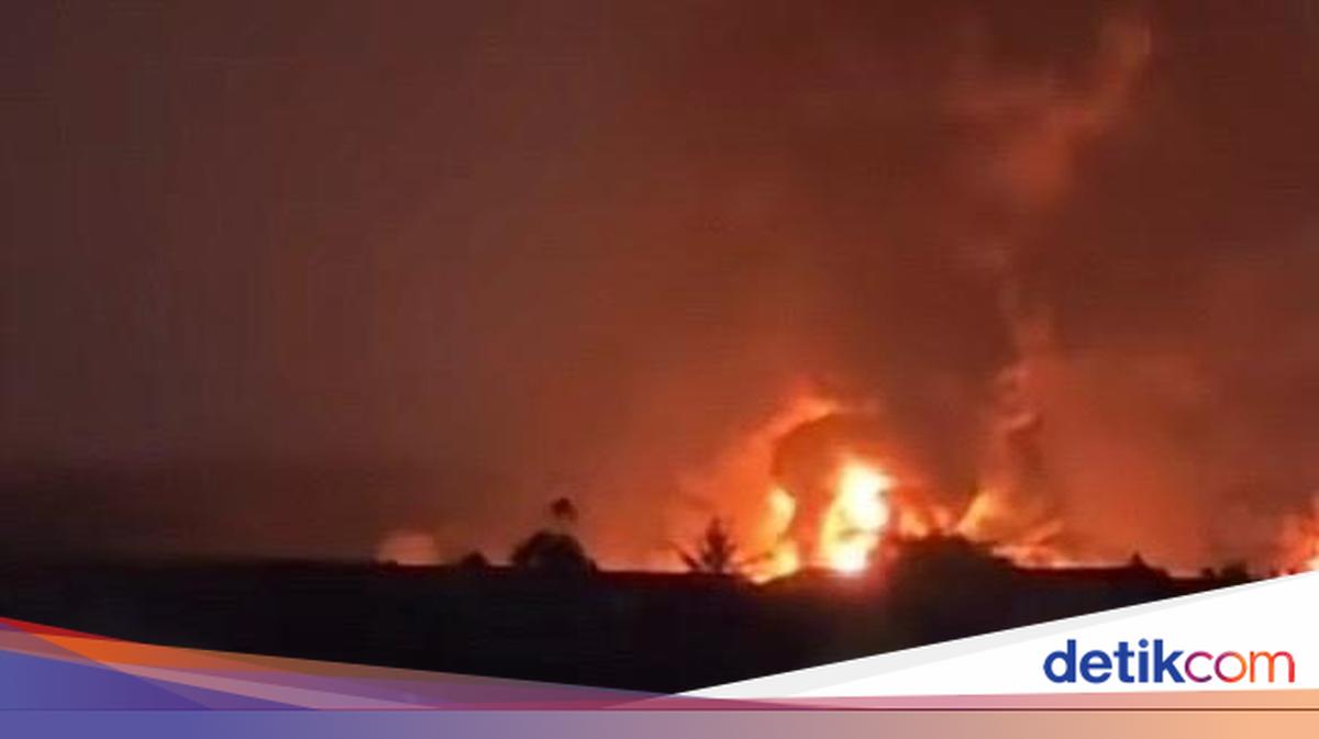 Api Melanda Pabrik Karet di Tangerang Selama 5 Jam