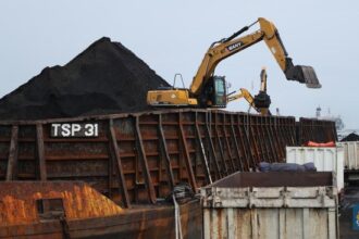 Bahlil Bentuk Tim Pengadaan Batu Bara untuk PLN