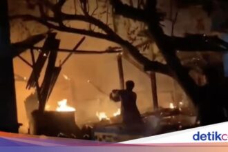 Bengkel Motor di Gunung Sindur Terbakar, Damkar Beraksi