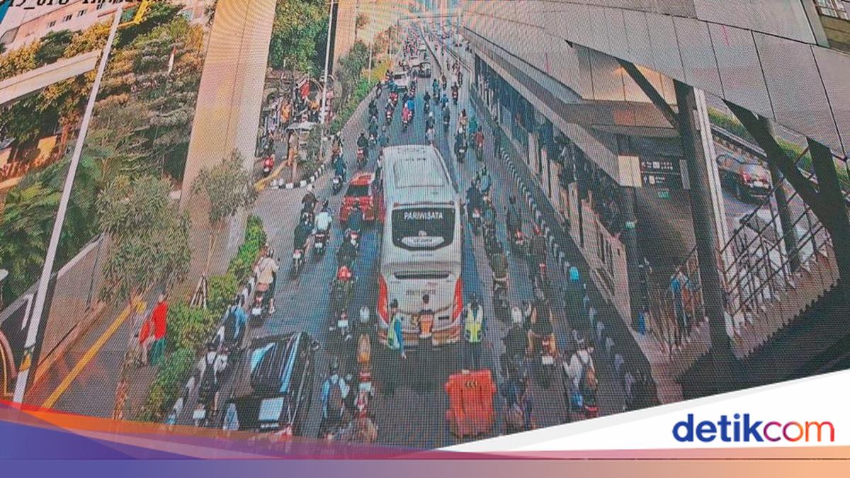 Bus Alami Gangguan di Gatot Subroto Jakarta, Lalu Lintas Macet